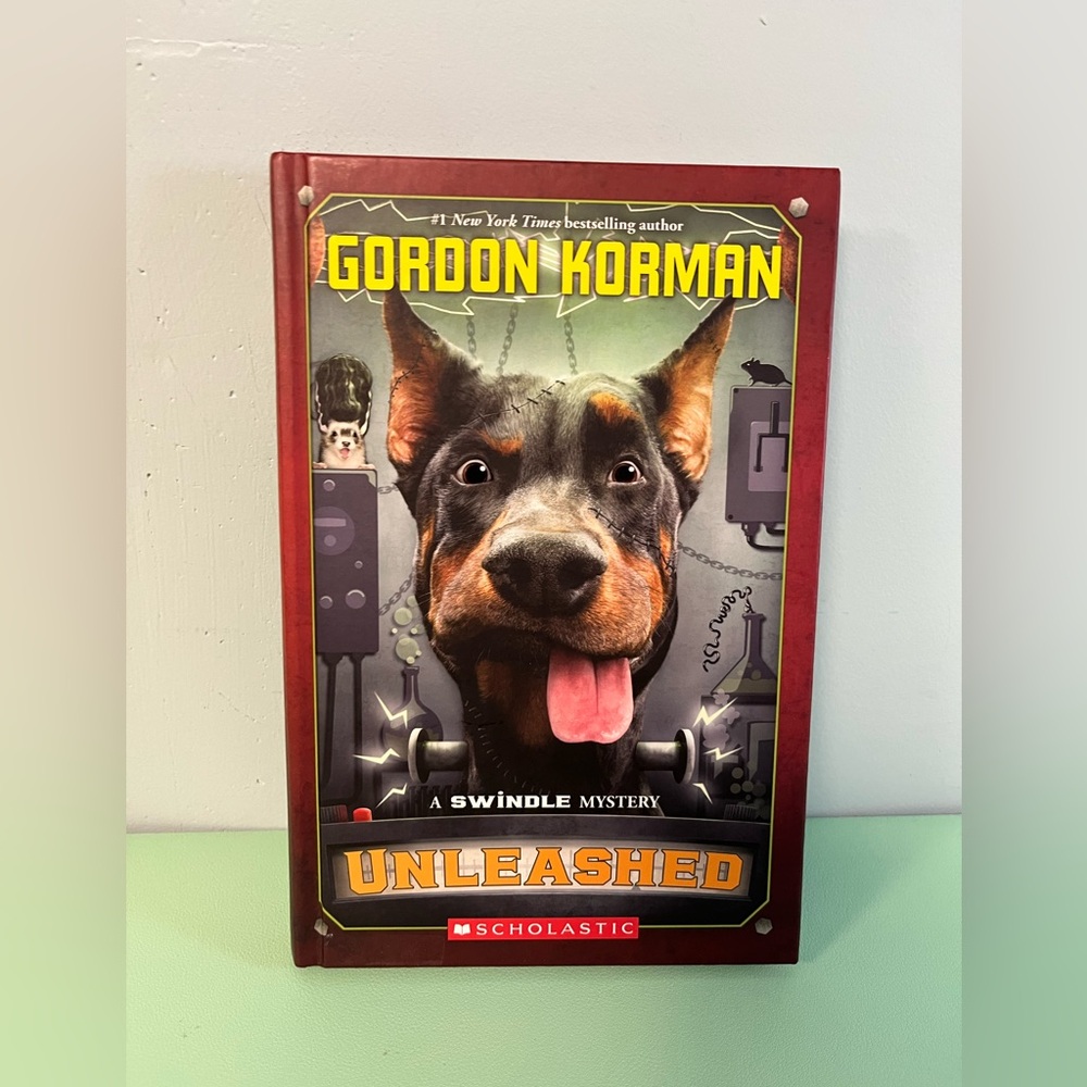 Scholastic Unleashed A Swindle Mystery Book, Gordon Korman, Reading Age 8+